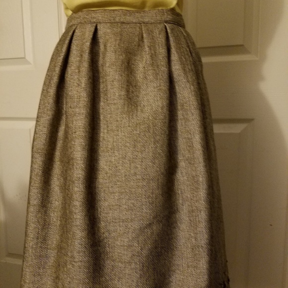 Micheal Kors Skirt Size 2. - Picture 3 of 6